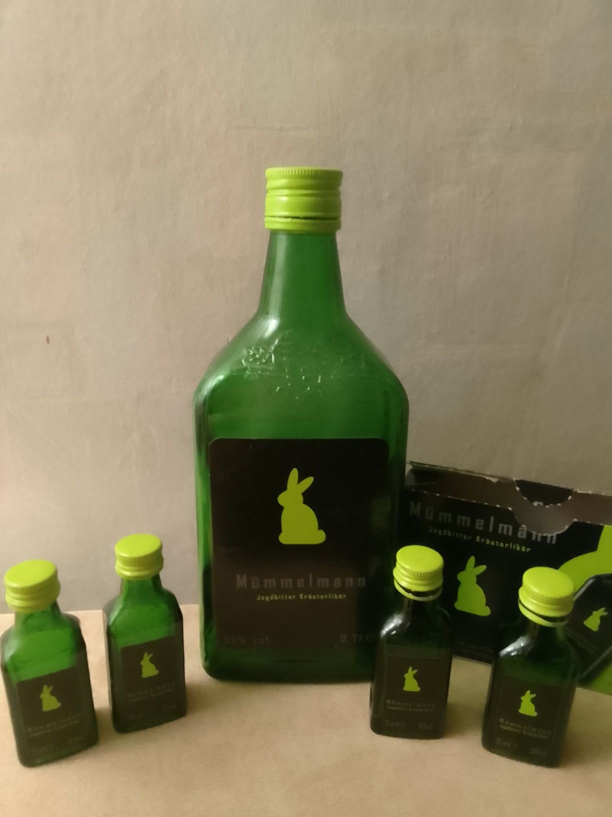 Пустые бутылки для коллекции