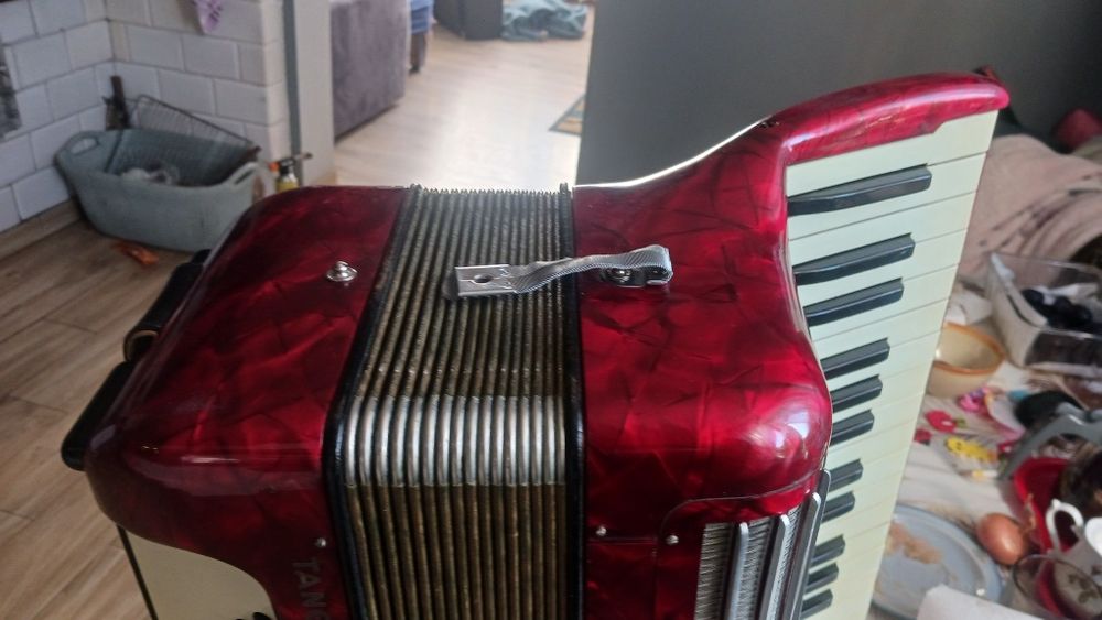 Witam sprzedam akordeony hohner 120bas drugi 96basstan stan idealny go