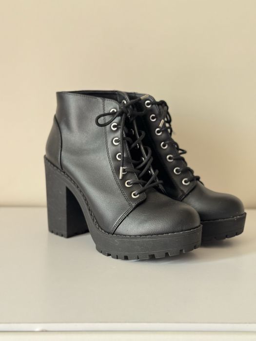 Осінні чорні черевики, ботильйони 38 розміру