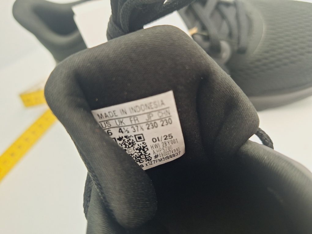 Adidas оригінальні кросівки