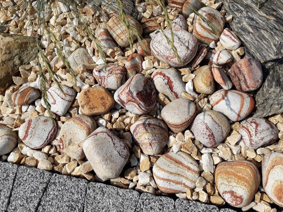 Kamień Otoczak tęczowy 3-6 cm - wyjątkowy kamień ozdobny do ogrodu