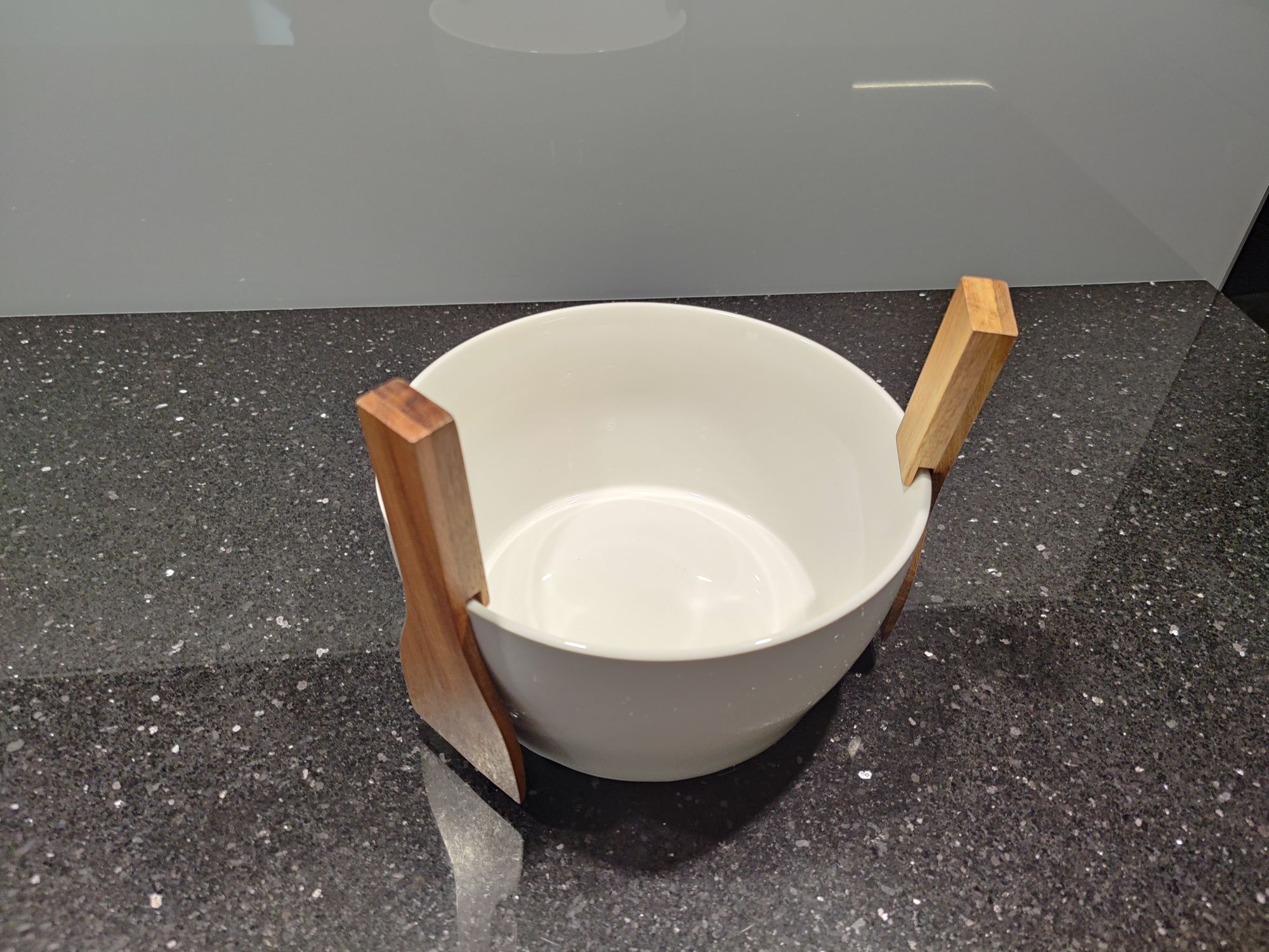 Misa sałatkowa ze sztućcami DUKA ACACIA 24 cm 3500 ml porcelana biała