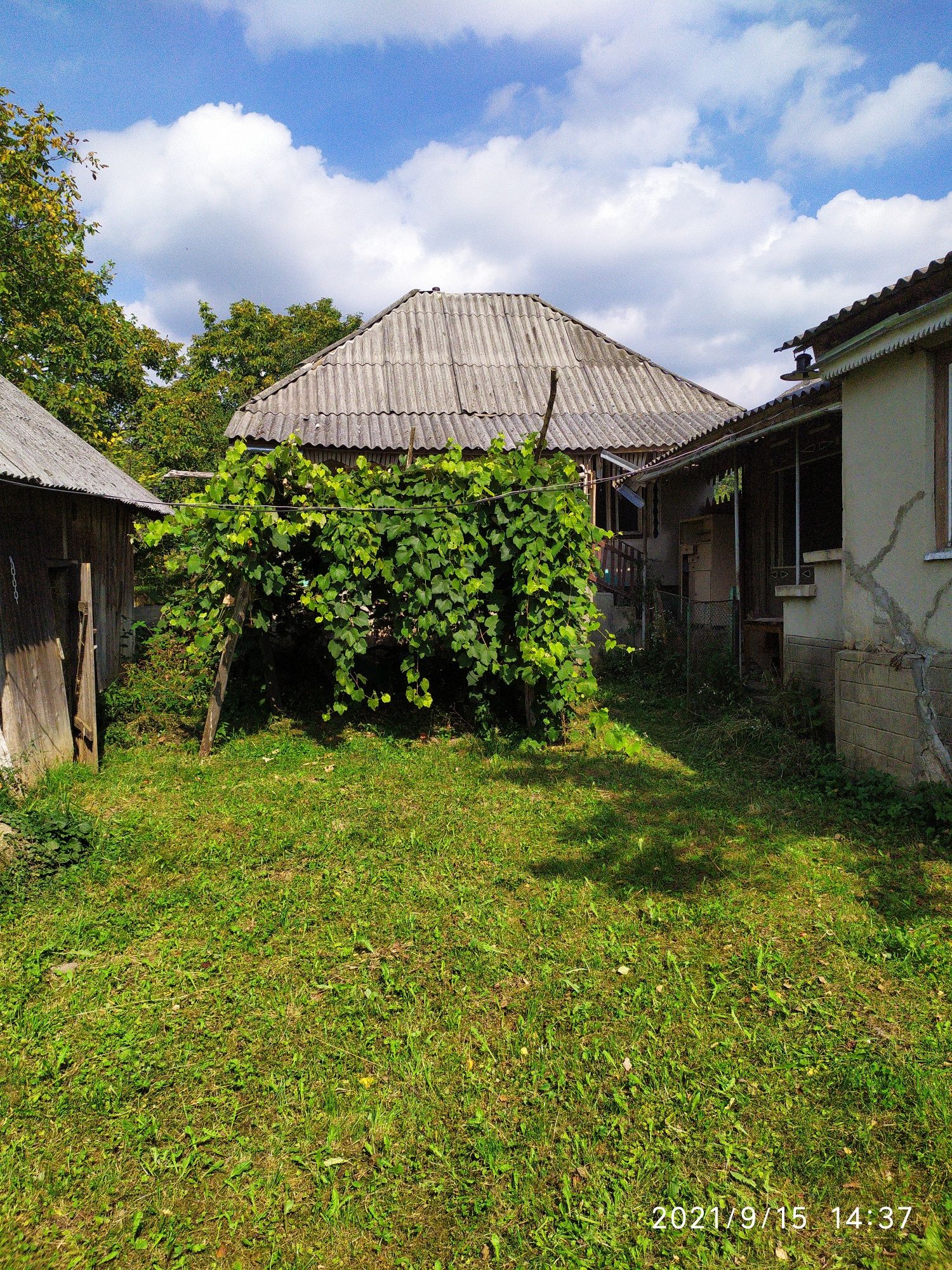 Дім в Карпатах для переселенців. Украïнців.