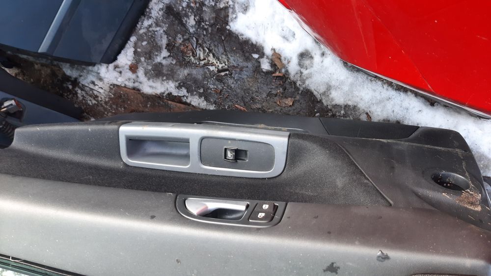 Lak. 479-16 drzwi prawe kompletne Volvo V50