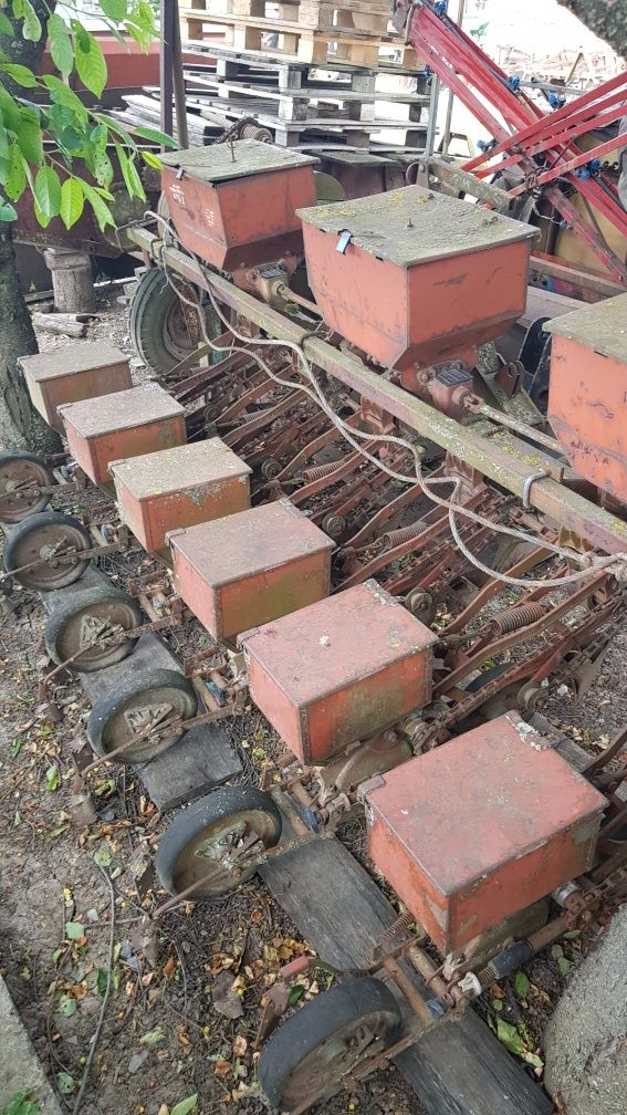 лійка для розкидання добрив