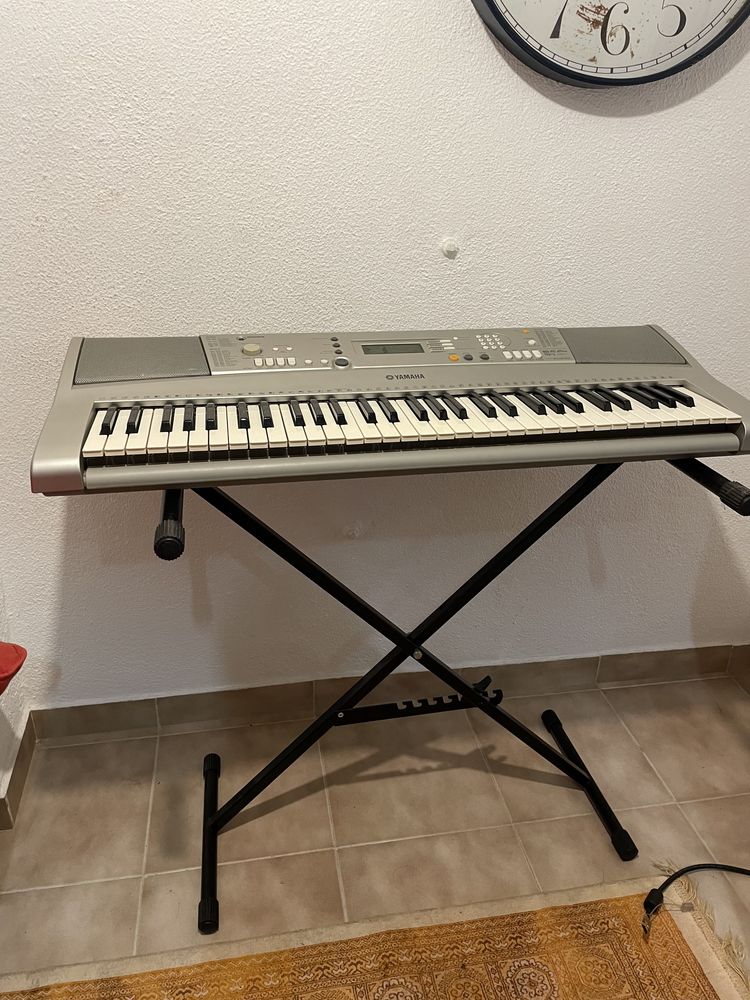 Orgão Piano Yamaha E303