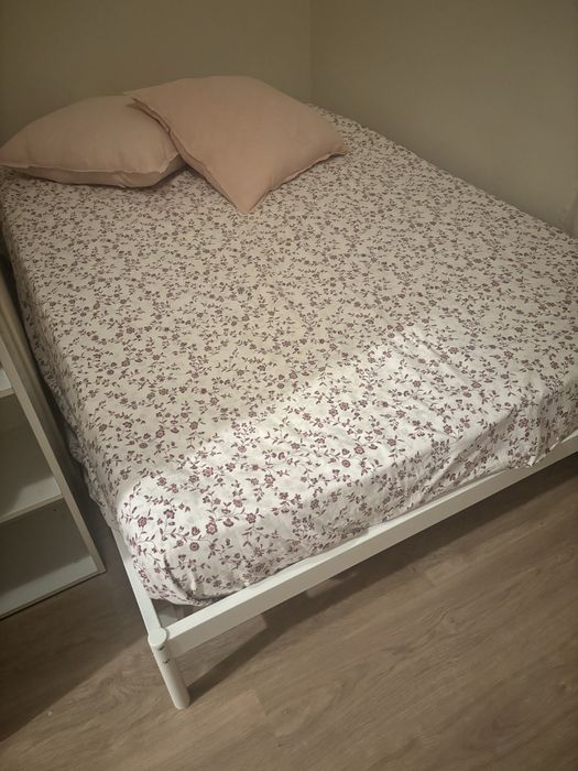 Estrutura de cama IKEA