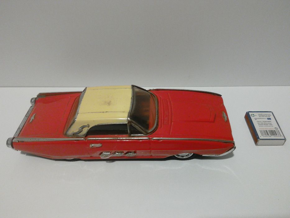 stara zabawka PRL blaszana Ford Thunderbird 1:18 retro USA czz 1/18