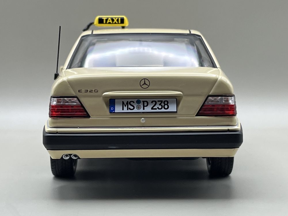 Model 1:18 Mercedes-Benz W124 E320