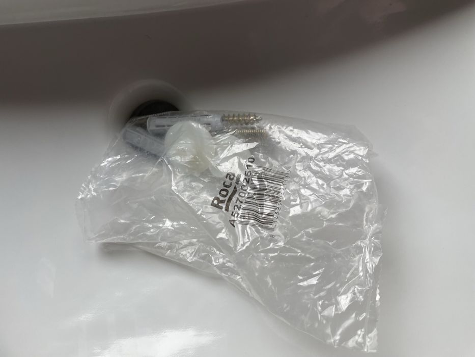 Продам умивальник Roca Diverta 75