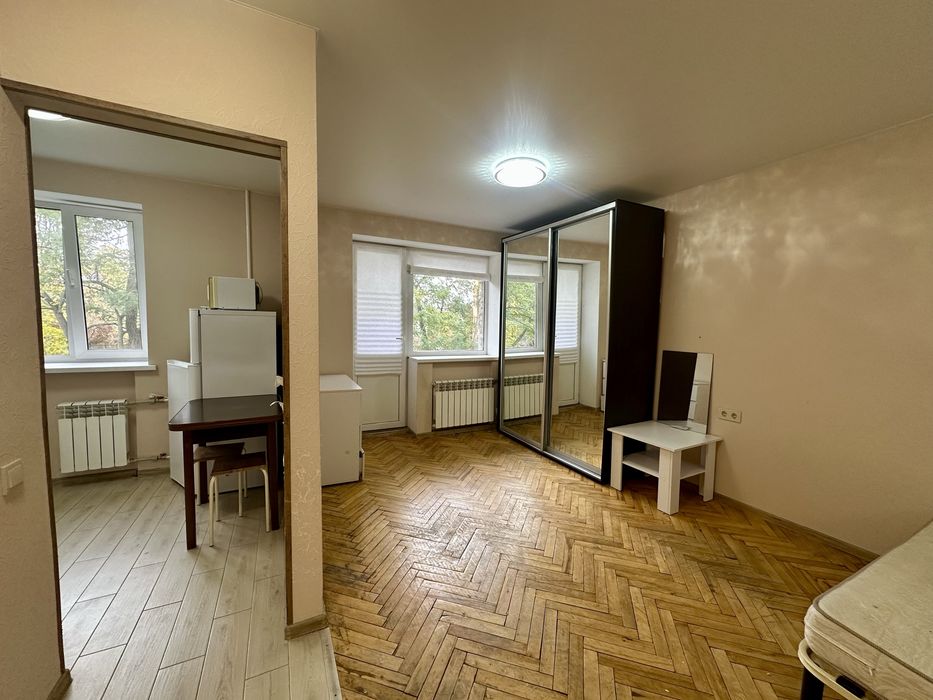 Продам 1 к кв в сталінці  Багговутівська Центр Світло не вимикають!