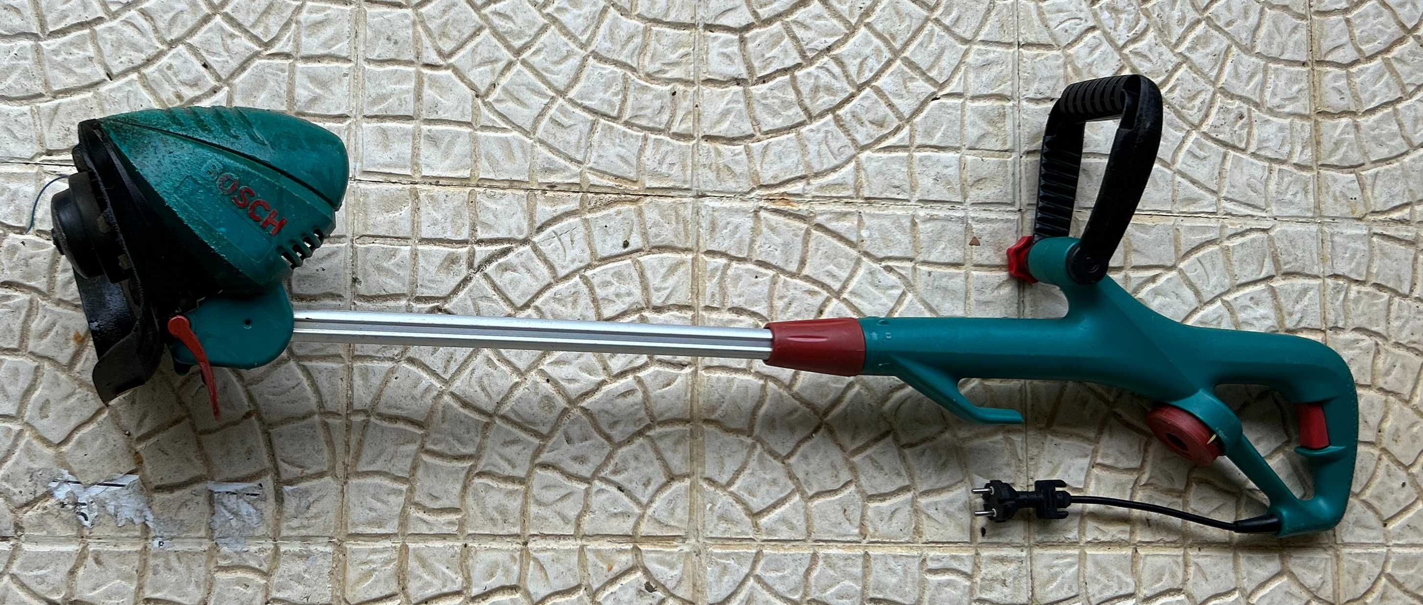 Roçadora cortador aparador de relva Bosch