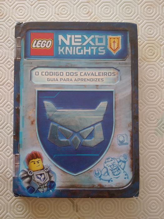 Livro Lego NEXO KNIGHTS O código dos Cavaleiros guia para aprendizes.