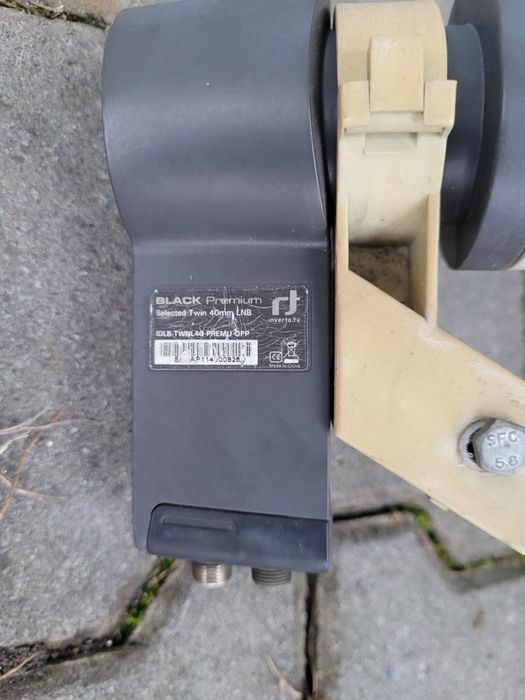 Antena satelitarna z podwójnym konwerterem