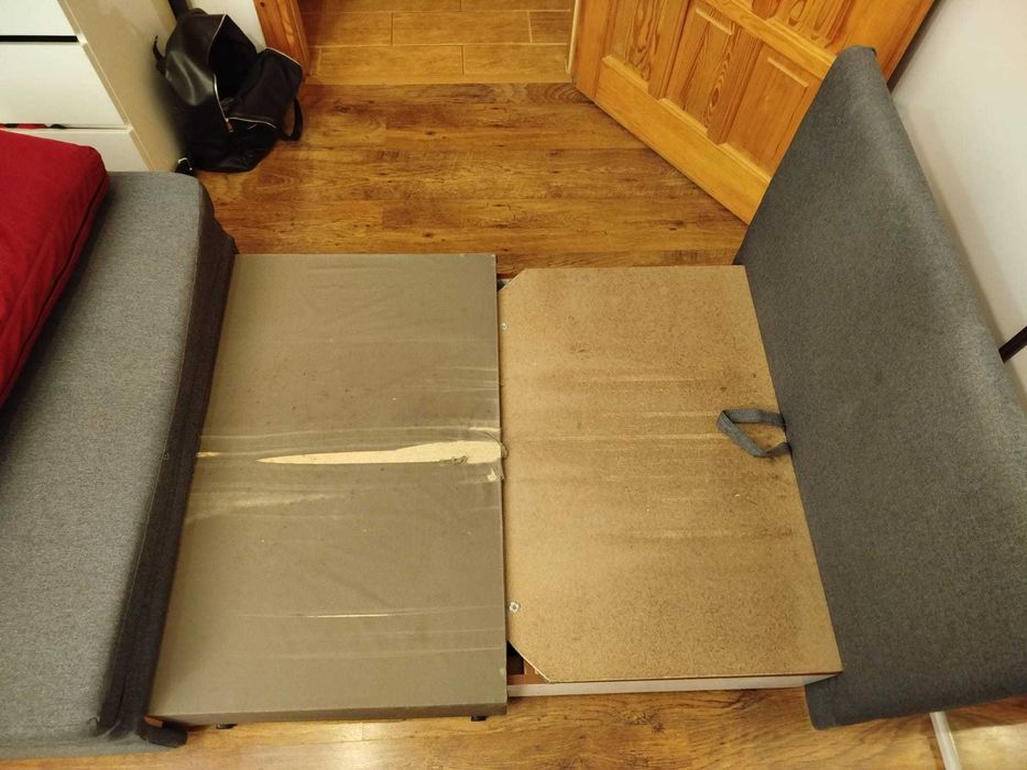 Dwa łóżka z pojemnikiem na pościel  oddam za darmo