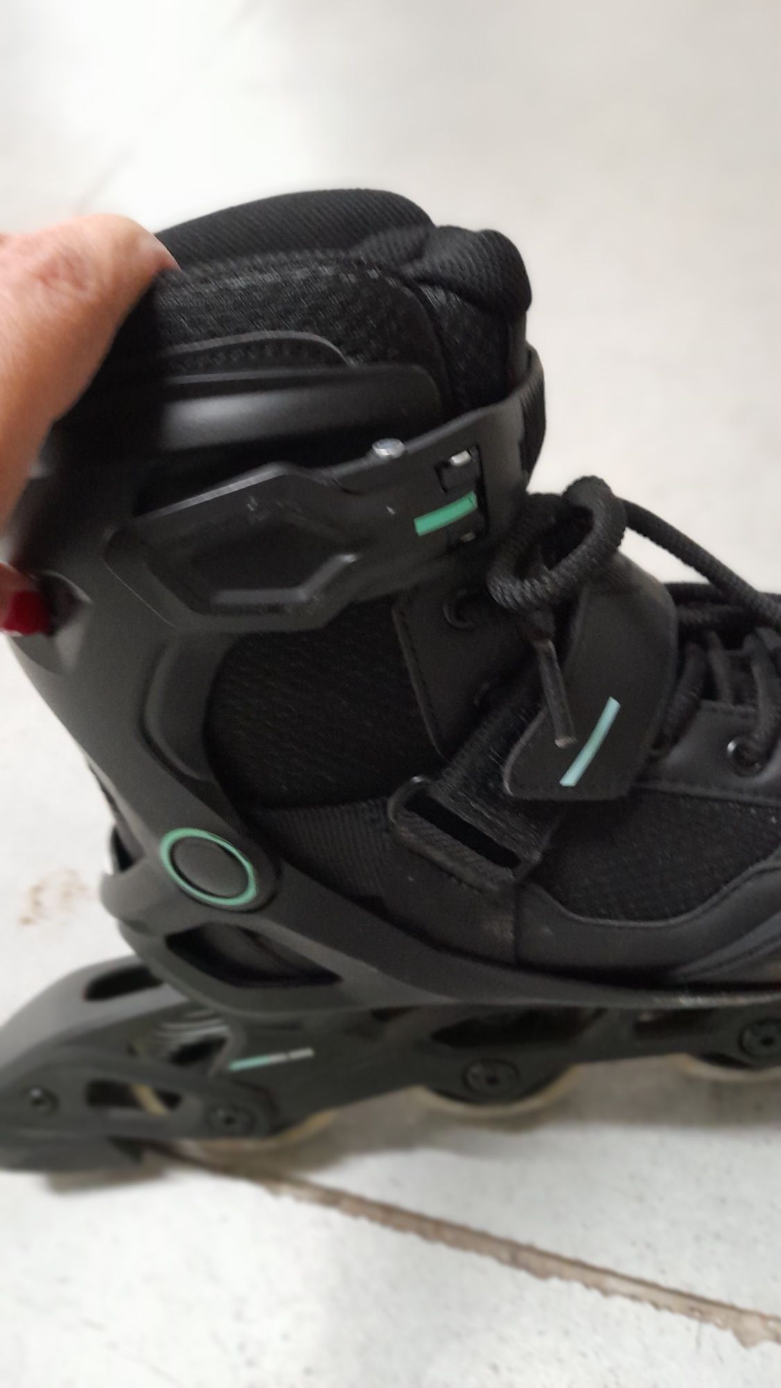 Patins em linha pretos, em muito bom estado