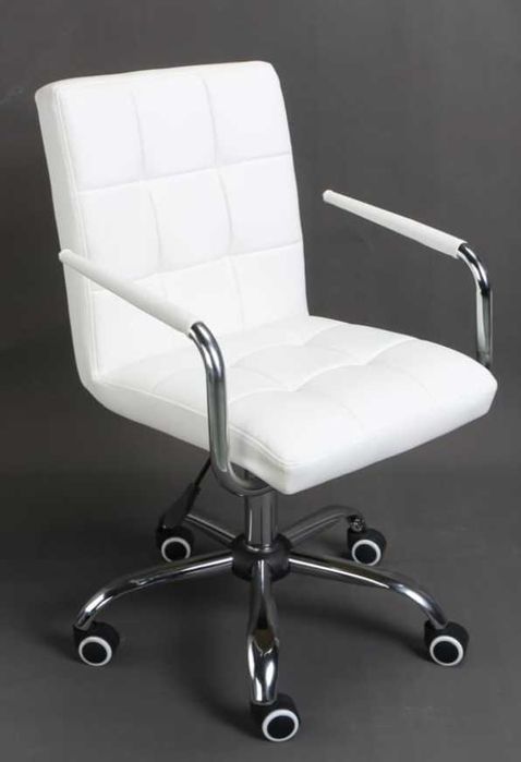 Cadeira de Escritório MITSAI Nova, ainda por montar na caixa original