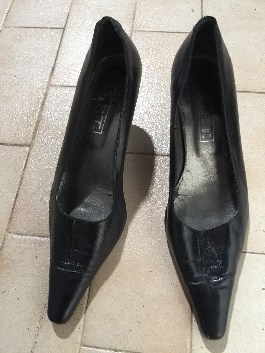 Sapatos de Pele Pretos 39