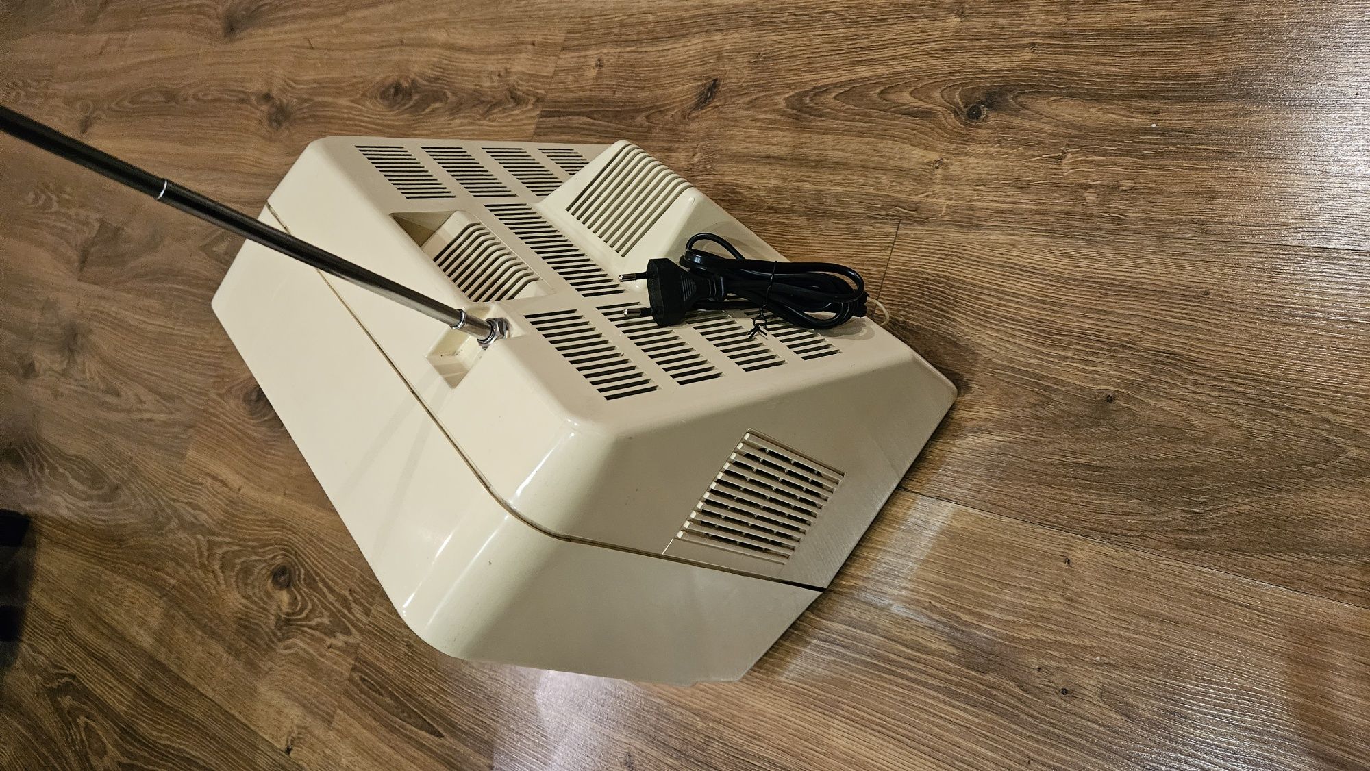 Telewizorek czarno-biały marki Unitra Biazet
