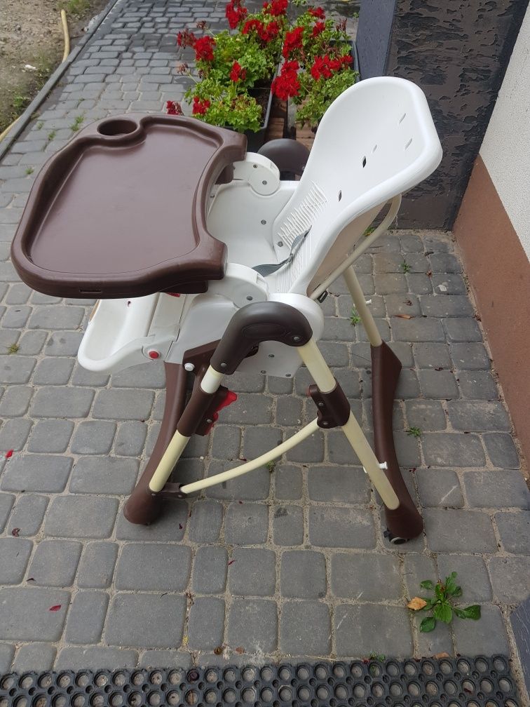 Fotelik do karmienia dziecka