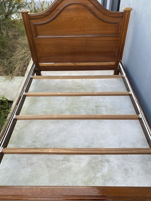 Estrutura de cama de madeira