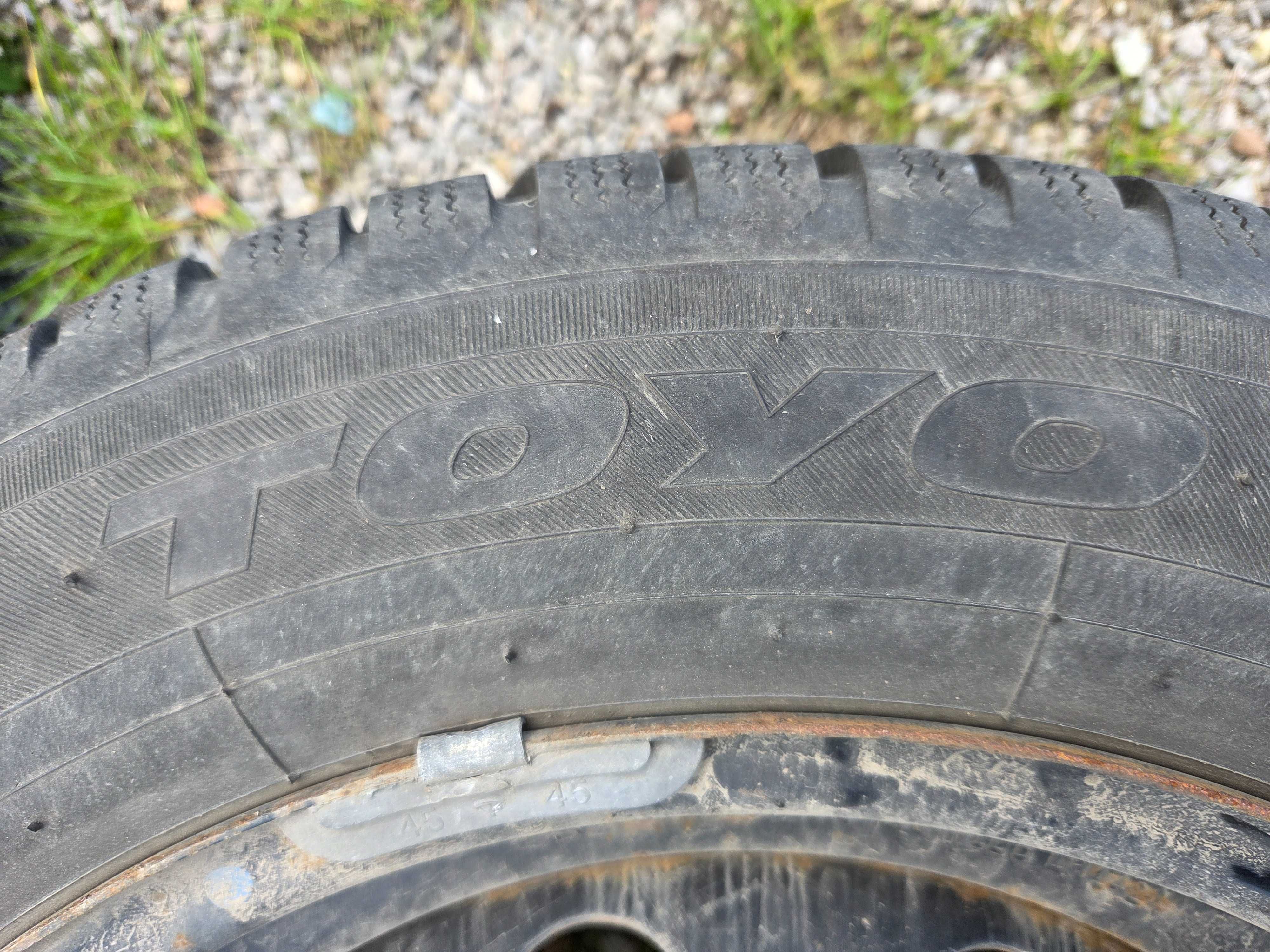 Koła z felgą stalową 15''  4x100, opony 175/65 R15 Toyo Snowprox s943