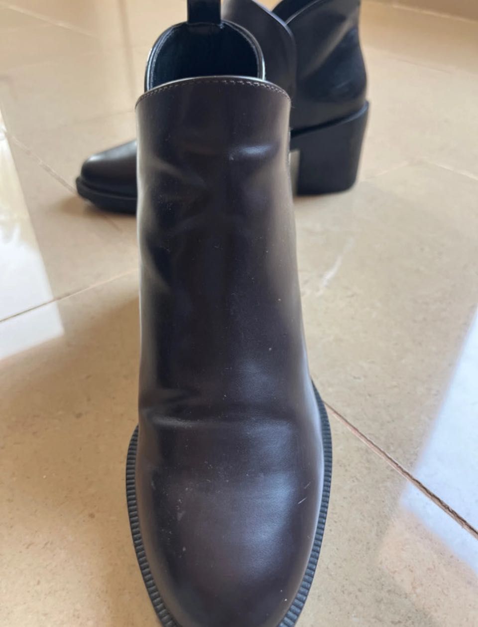 Botim Zara pretos e castanhos