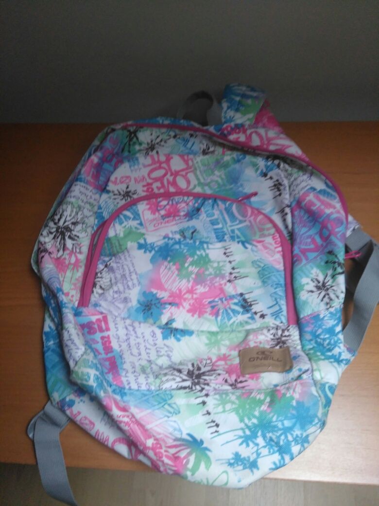 Mochila escolar criança