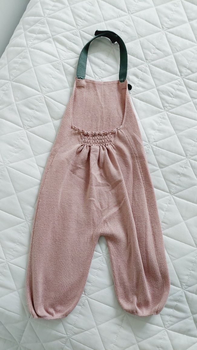 Spodnie dzianinowe sweterkowe kombinezon pudrowy róż szelka Zara Baby