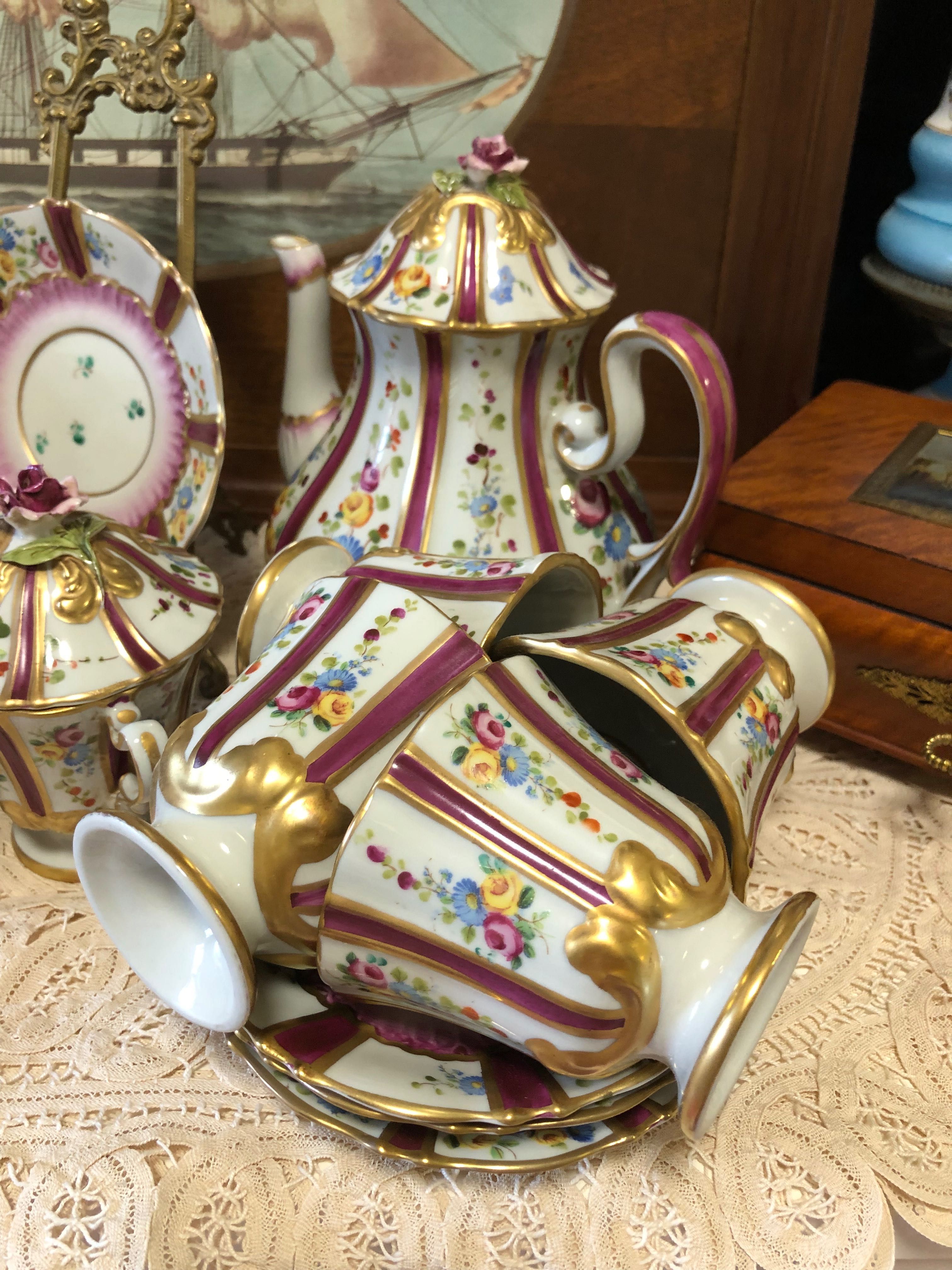 Antigo serviço de chá em porcelana estilo Sèvres