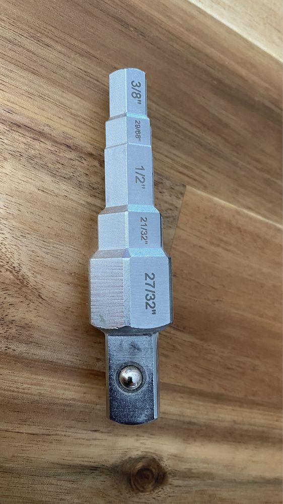 Klucz do śrubunków grzejnikowych uniwersalny 3/8"-1" NOWY