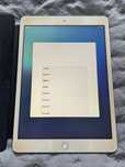 Apple iPad 7gen. 32GB srebrny WiFi + cellular z etui Smart Cover, bdb