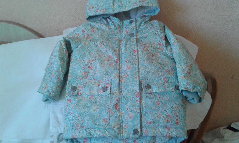 Продам детскую куртку ,комбинезон