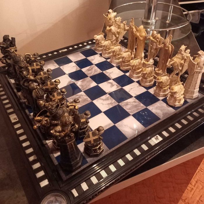 Шахматы  полная коллекция Гарри Потера+ шахматная доска