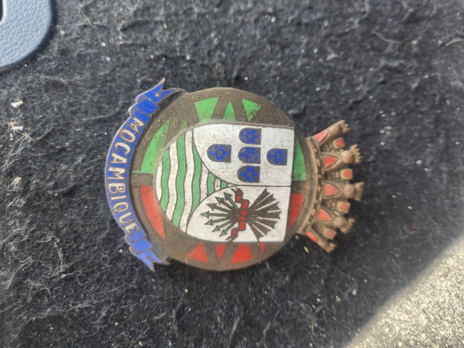 Símbolos em metal para grelhas de carros clássicos