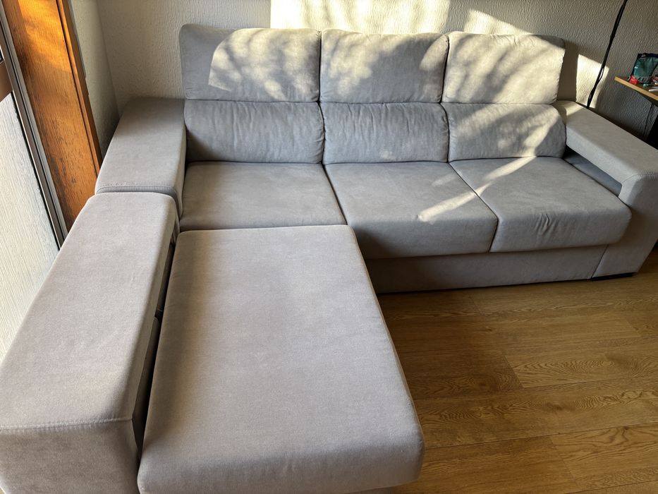Sofa cinza com chaise lounge