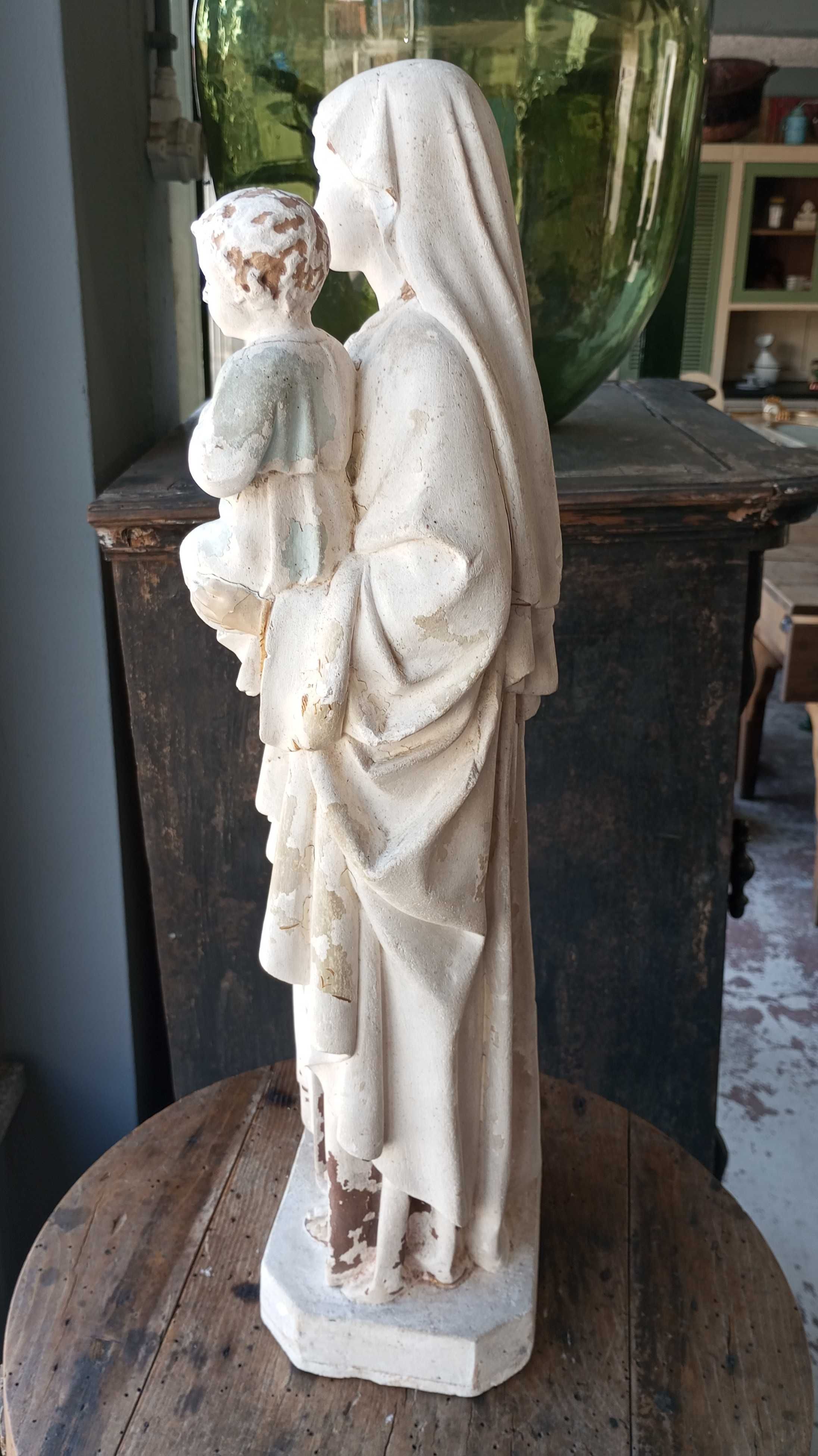 Antiga escultura em gesso Nossa Senhora com o Menino