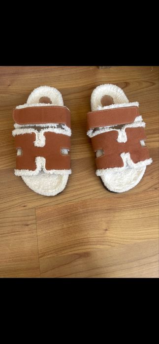 Шлепки меховые Hermes