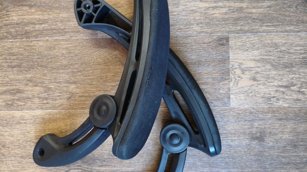 Крісло комп'ютерне VR Raser на запчастини або відновлення.