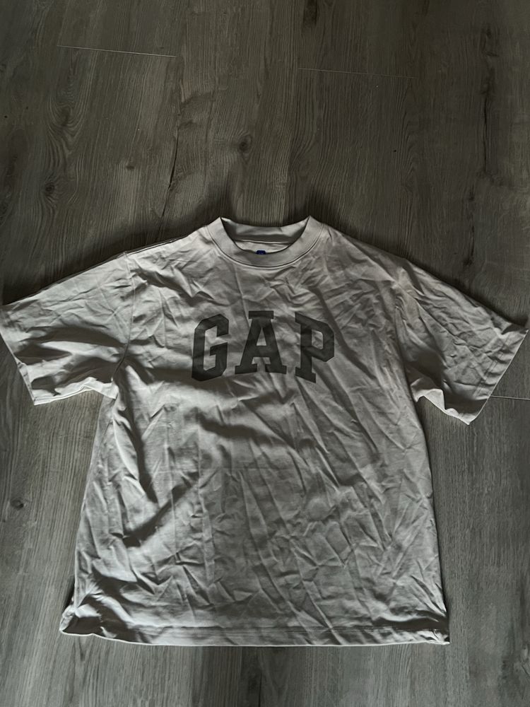 Yeezy gap tee Size S fit M/L
