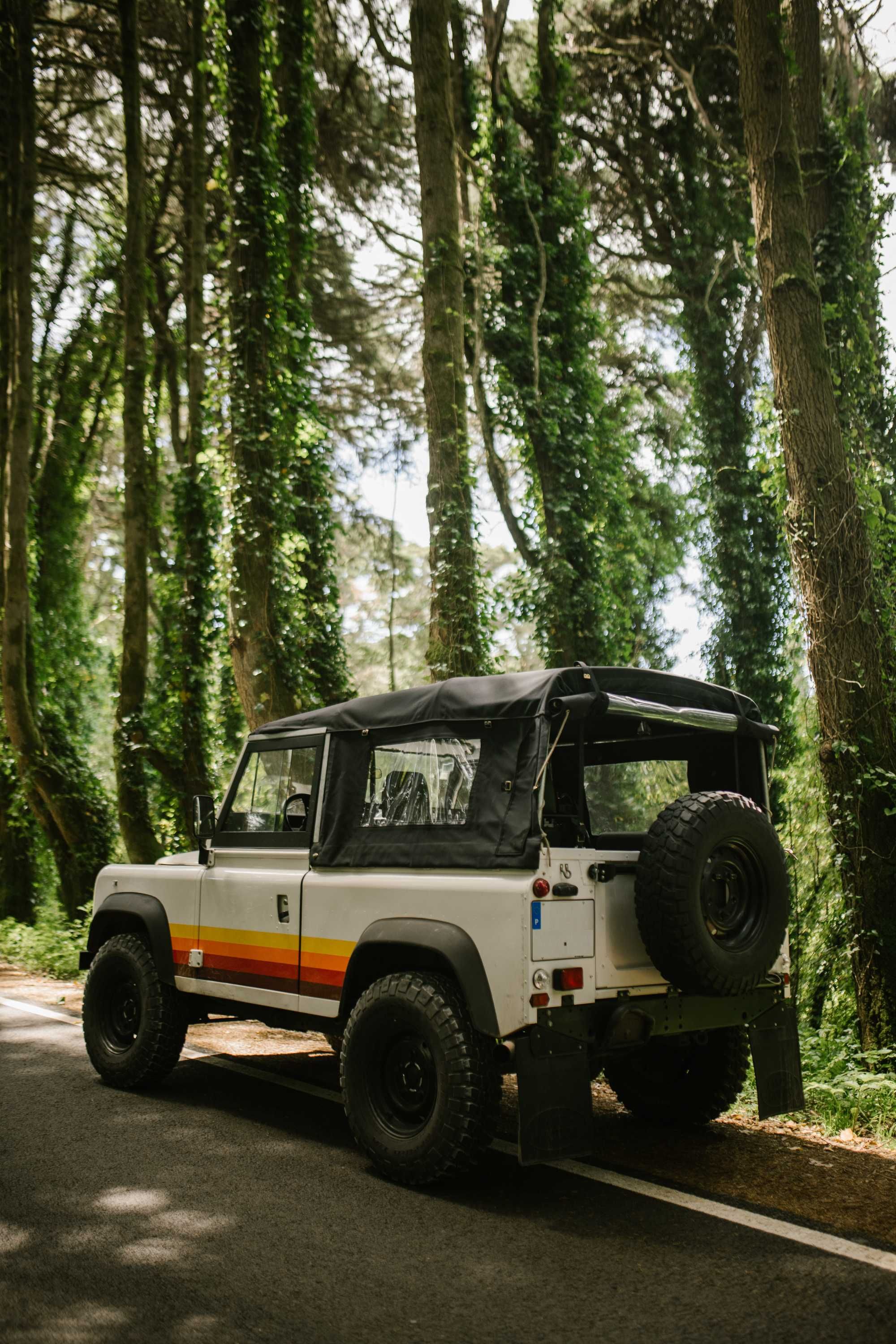 Aluguer Carro Jipe Clássico Land Rover Defender Eventos e Casamentos