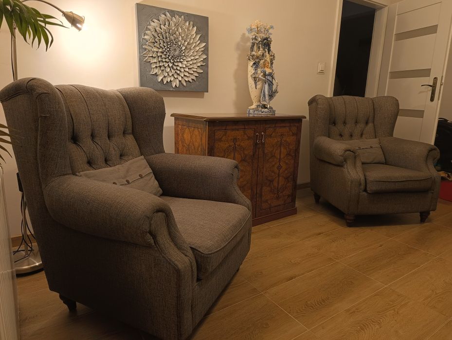 2 piękne, masywne fotele