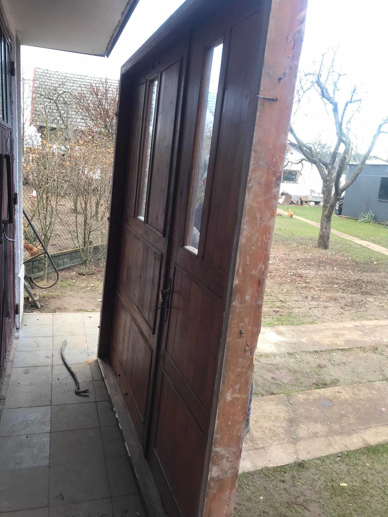 ZDEMONTOWANE drzwi zewnetrzne drewniane garazowe uzywane 231 x 237