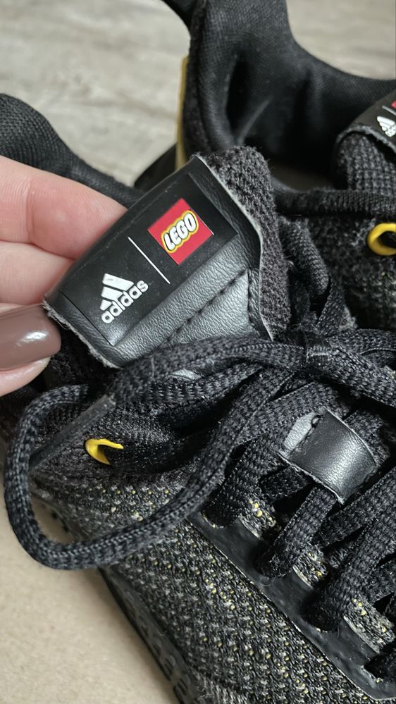 Класні кросівки adidas