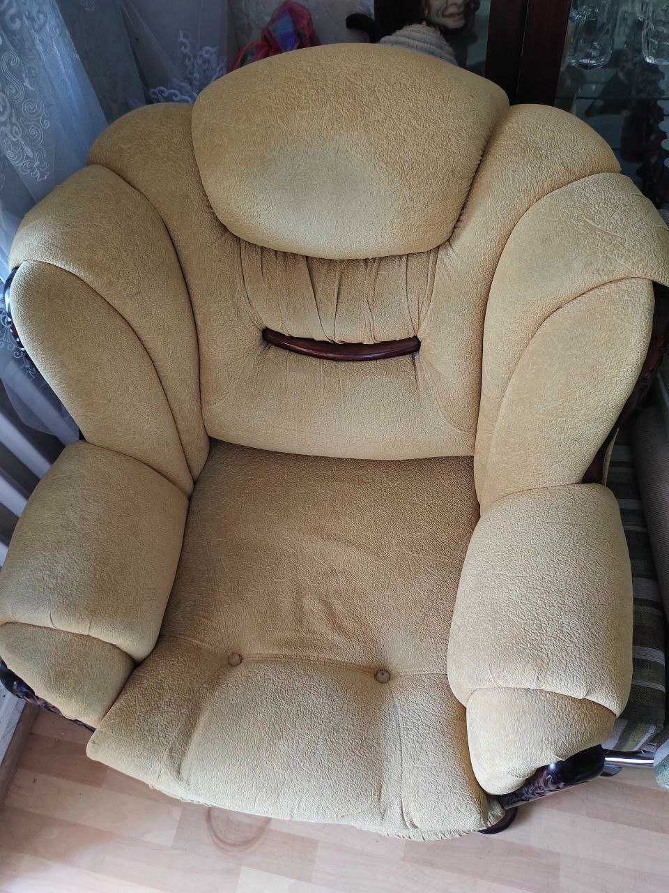 Кресло у вітальню