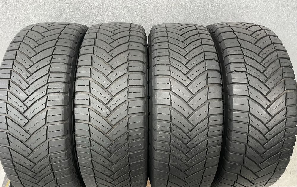 4 Pneus 215/65 R16C Michelin