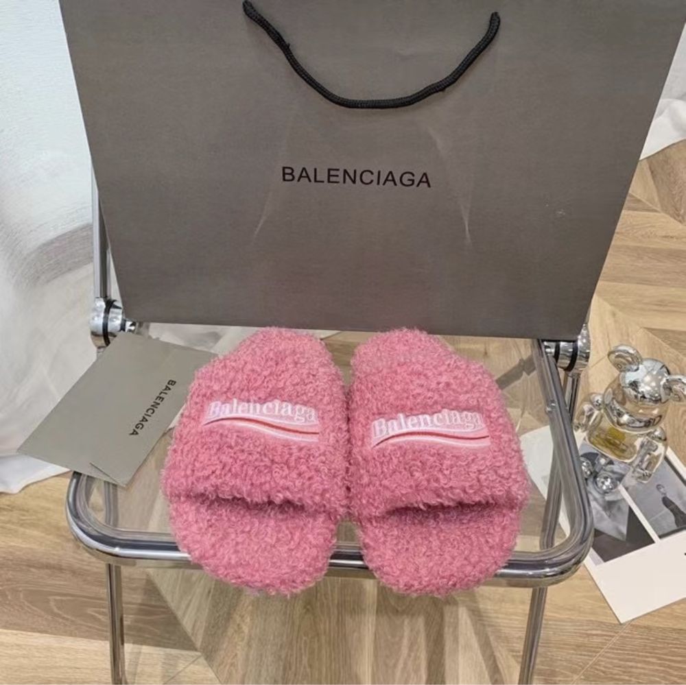 Balenciaga Furry slide chinelos