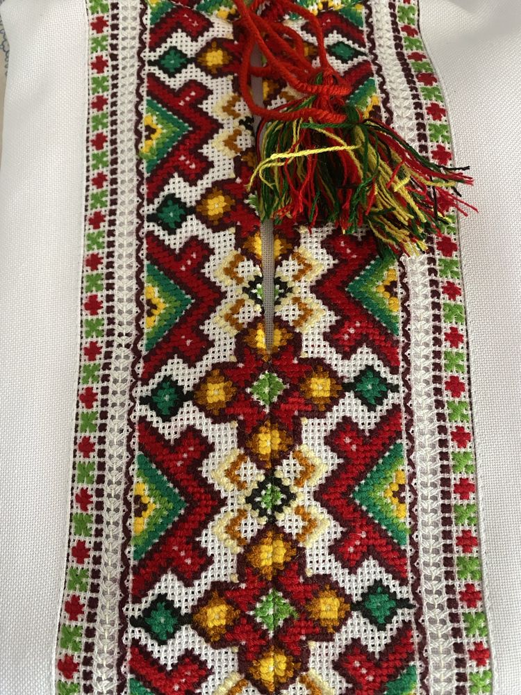Вишиванки ручної роботи