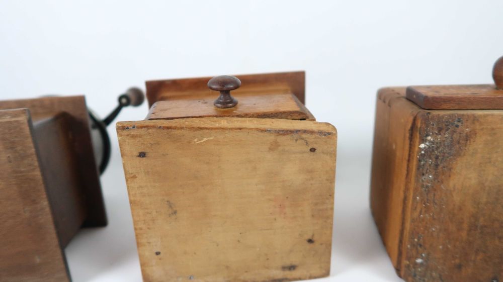 3 Moinhos de café muito antigos