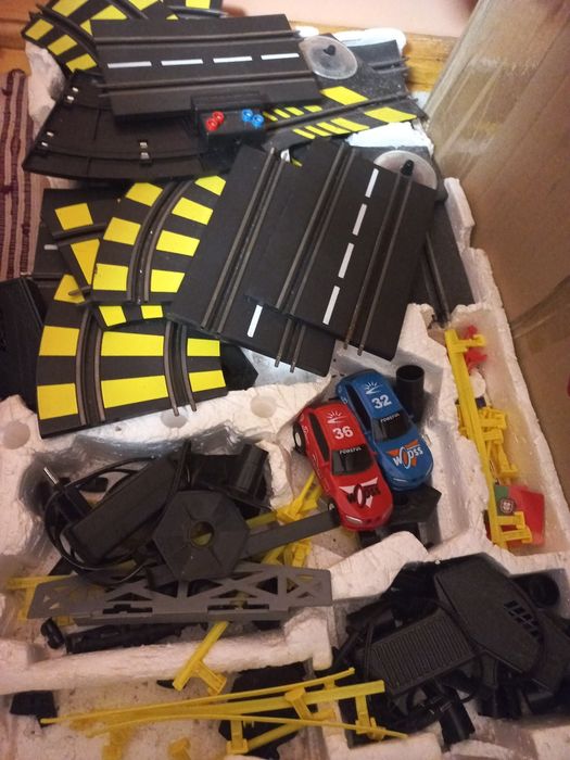 Дитячі іграшки машинки хотвілс